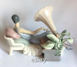 Rare Vintage Lladro Porcelain Figurine 5176 Flapper Art Deco Lady on Divan Sofa