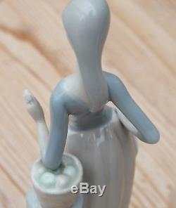 Rare and retired Nao by Lladro Figurine Del Manzano Girl with Apples