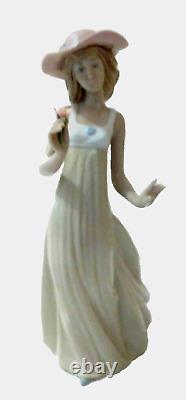 Retired 1991 Nao Lladro Spain Woman in Hat Flower Hand Made Porcelain Figure Box