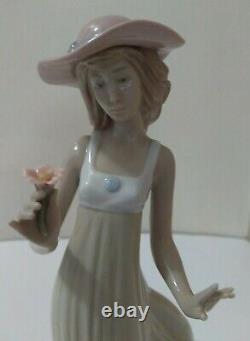 Retired 1991 Nao Lladro Spain Woman in Hat Flower Hand Made Porcelain Figure Box