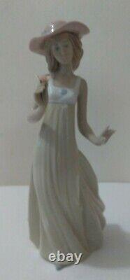 Retired 1991 Nao Lladro Spain Woman in Hat Flower Hand Made Porcelain Figure Box