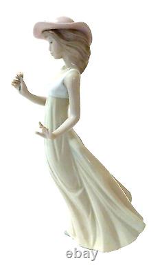 Retired 1991 Nao Lladro Spain Woman in Hat Flower Hand Made Porcelain Figure Box