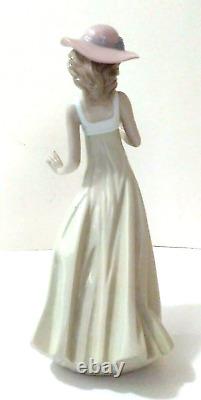 Retired 1991 Nao Lladro Spain Woman in Hat Flower Hand Made Porcelain Figure Box