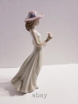 Retired 1991 Nao Lladro Spain Woman in Hat Flower Hand Made Porcelain Figure Box