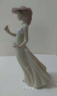 Retired 1991 Nao Lladro Spain Woman in Hat Flower Hand Made Porcelain Figure Box