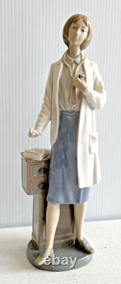 Retired LLADRO NAO FEMALE DOCTOR FIGURINE 13.25 RARE Fabulous