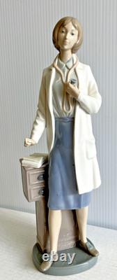 Retired LLADRO NAO FEMALE DOCTOR FIGURINE 13.25 RARE Fabulous