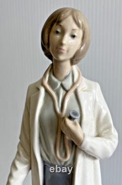 Retired LLADRO NAO FEMALE DOCTOR FIGURINE 13.25 RARE Fabulous