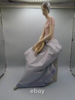 Retired Large Lladro Spain 13.5 Nao Figure 6384 A Quiet Moment