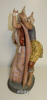 Retired Lladro Thai Couple Dancing Model 2058 by Vicente Martinez
