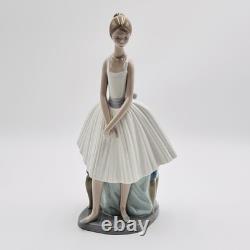 Retired Nao By Lladro Standing Ballerina Figurine Ballet Pose 12.5 Tall Daisa