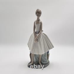 Retired Nao By Lladro Standing Ballerina Figurine Ballet Pose 12.5 Tall Daisa