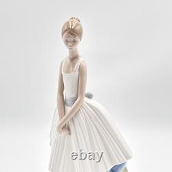Retired Nao By Lladro Standing Ballerina Figurine Ballet Pose 12.5 Tall Daisa