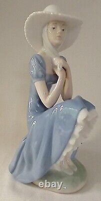 Retired Nao Porcelain Figurine. Girl with Straw Hat. Same Maker as Lladro. 1992