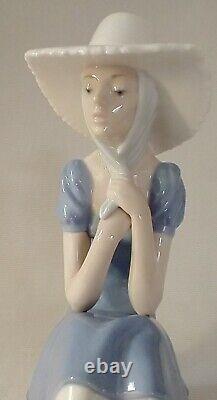 Retired Nao Porcelain Figurine. Girl with Straw Hat. Same Maker as Lladro. 1992