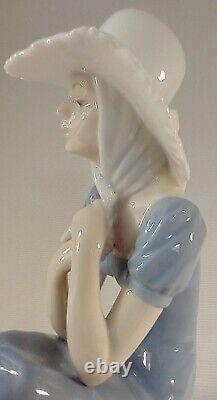 Retired Nao Porcelain Figurine. Girl with Straw Hat. Same Maker as Lladro. 1992