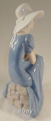 Retired Nao Porcelain Figurine. Girl with Straw Hat. Same Maker as Lladro. 1992