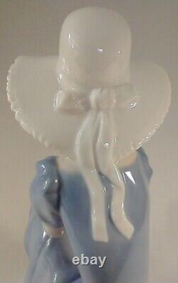 Retired Nao Porcelain Figurine. Girl with Straw Hat. Same Maker as Lladro. 1992