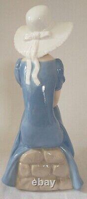 Retired Nao Porcelain Figurine. Girl with Straw Hat. Same Maker as Lladro. 1992