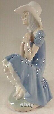 Retired Nao Porcelain Figurine. Girl with Straw Hat. Same Maker as Lladro. 1992