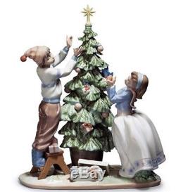 SALE Lladro Porcelain TRIMMING THE TREE 010.05897 Worldwide Shipping