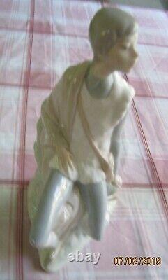 SPAIN Nao By Lladro HUNTER BOY with TOGA 10 inches HIEGHT