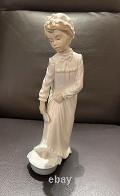 SPECIAL LLADRO Girl In Nightgown #0231 VINTAGE RETIREDSPECIALPERFECT