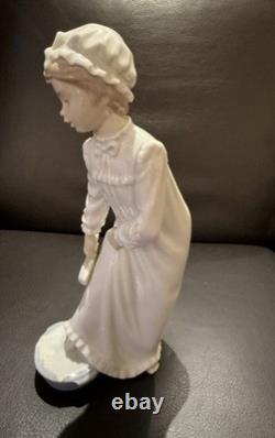 SPECIAL LLADRO Girl In Nightgown #0231 VINTAGE RETIREDSPECIALPERFECT