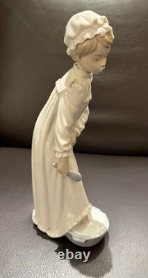 SPECIAL LLADRO Girl In Nightgown #0231 VINTAGE RETIREDSPECIALPERFECT
