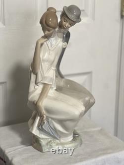 STUNNING AND RARE LLADRO-NAO Shy Love #0208 VERY LARGE 16in TALL RETIRED