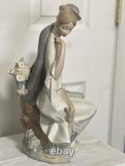 STUNNING AND RARE LLADRO-NAO Shy Love #0208 VERY LARGE 16in TALL RETIRED