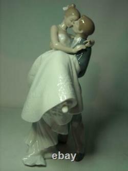 SUPERB Lladro THE HAPPIEST DAY Figurine 10.75 27.25cm Tall 8029 Bride and Groom