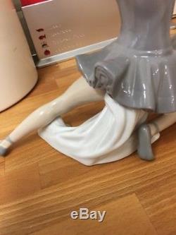 Stunning Nao'Ballerina with veil' Figurine (Lladro)