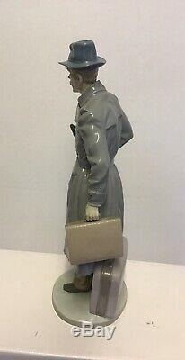 Stunning Rare Lladro Figurine On The Road 5681 Business Man with Briefcase