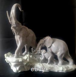 Stunning Very Large Lladro Porcelain Figure Elephants Walking L12m