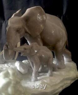 Stunning Very Large Lladro Porcelain Figure Elephants Walking L12m