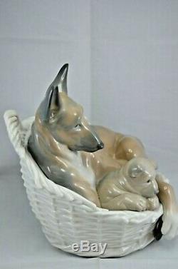 Superb Lladro Dog German Shepherd With Pup Ref 4731