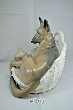 Superb Lladro Dog German Shepherd With Pup Ref 4731