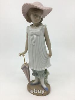 Sweet Expression Nao Lladro April Showers #1126 Figurine 7.5 Gloss Finish