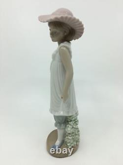 Sweet Expression Nao Lladro April Showers #1126 Figurine 7.5 Gloss Finish