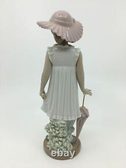 Sweet Expression Nao Lladro April Showers #1126 Figurine 7.5 Gloss Finish