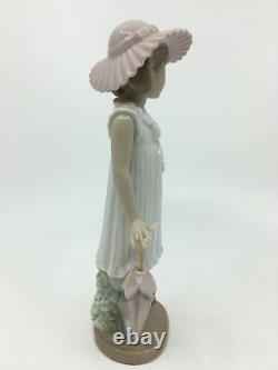 Sweet Expression Nao Lladro April Showers #1126 Figurine 7.5 Gloss Finish