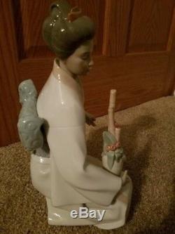 The Decorator Japanese Asian Woman Praying Porcelain Figure Nao By Lladro #1276