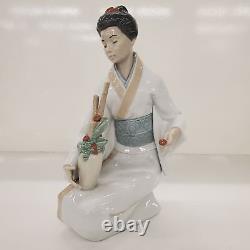The Decorator Porcelain 12in Figure NAO Lladro