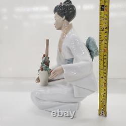 The Decorator Porcelain 12in Figure NAO Lladro