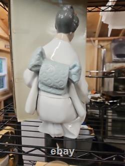 The Decorator Porcelain 14 Inch Figure NAO Lladro NEW IN BOX Lladro Style Glazed