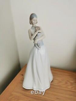 The Light Of My Life Nao lladro large mother and baby figure boy girl large 15