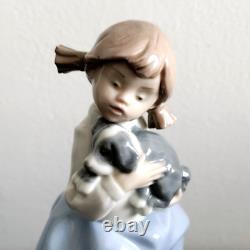 Timeless Lladro NAO Figurine'Girl Holding Sleepy Puppy' Spain Porcelain 7.5