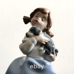 Timeless Lladro NAO Figurine'Girl Holding Sleepy Puppy' Spain Porcelain 7.5