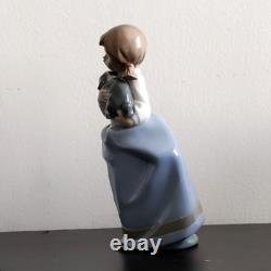Timeless Lladro NAO Figurine'Girl Holding Sleepy Puppy' Spain Porcelain 7.5